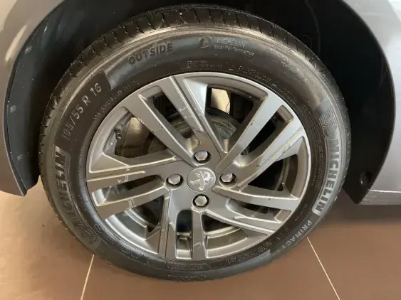 PEUGEOT 208 BUSINESS R II - voiture d'occasion - Photo 25