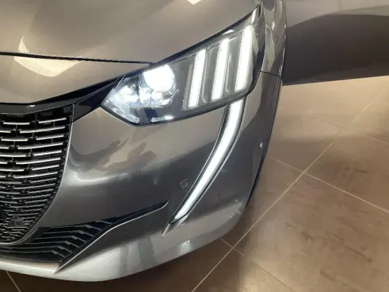PEUGEOT 208 II - voiture d'occasion - Photo 22