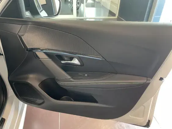 PEUGEOT 208 BUSINESS R II - voiture d'occasion - Photo 20