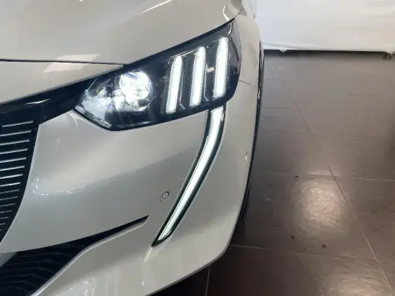 PEUGEOT 208 BUSINESS R II - voiture d'occasion - Photo 22