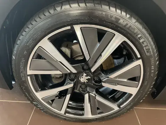 PEUGEOT 208 BUSINESS R II - voiture d'occasion - Photo 23