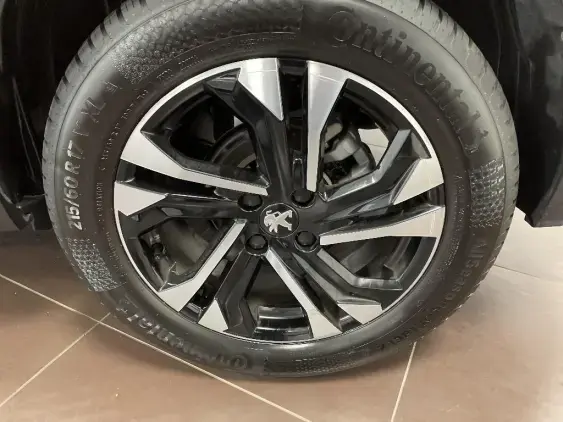 PEUGEOT 2008 II - voiture d'occasion - Photo 24