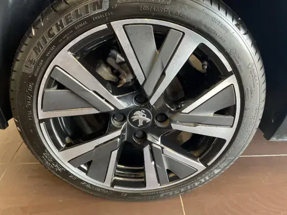 PEUGEOT 208 BUSINESS R II - voiture d'occasion - Photo 25