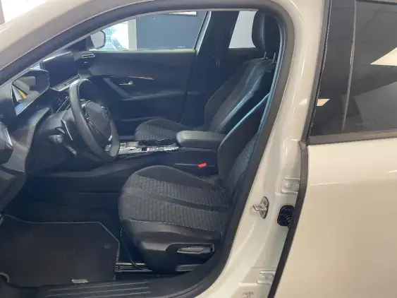 PEUGEOT 2008 II - voiture d'occasion - Photo 17