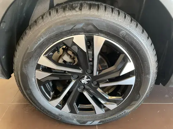 PEUGEOT 2008 II - voiture d'occasion - Photo 24