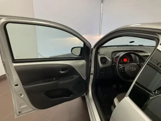 TOYOTA AYGO II - voiture d'occasion - Photo 19