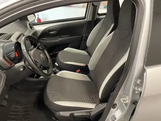 TOYOTA AYGO II - voiture d'occasion - Photo 21