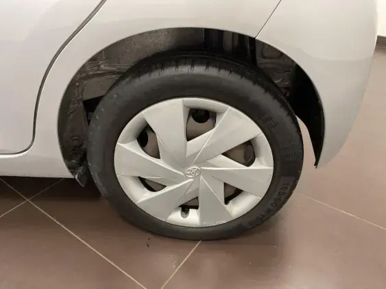 TOYOTA AYGO II - voiture d'occasion - Photo 24