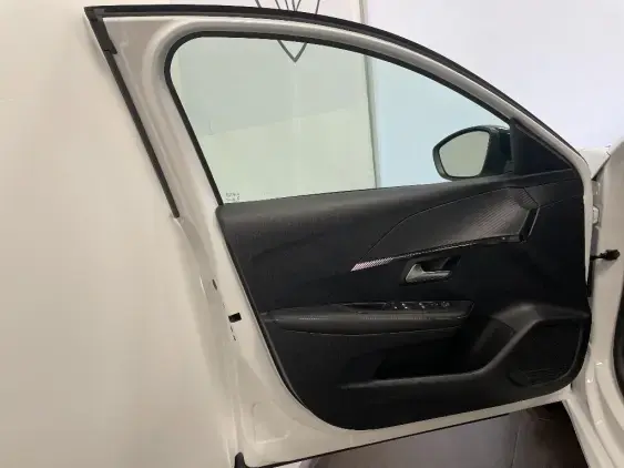 PEUGEOT 208 II - voiture d'occasion - Photo 17