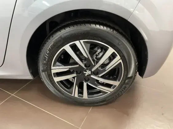 PEUGEOT 208 II - voiture d'occasion - Photo 24