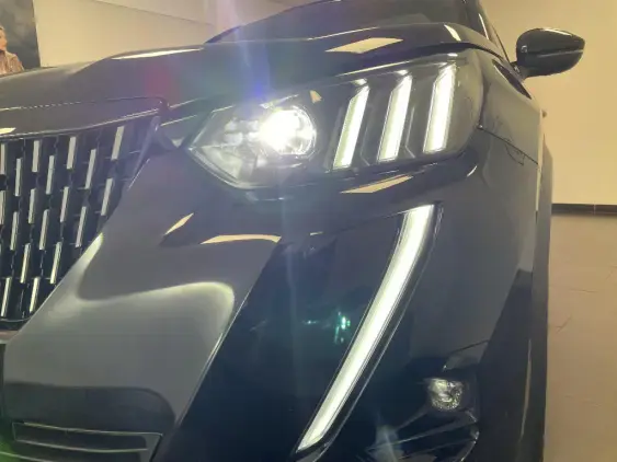 PEUGEOT 2008 II - voiture d'occasion - Photo 21
