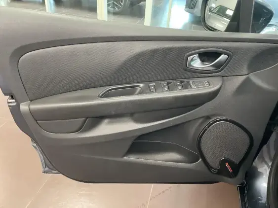 RENAULT CLIO IV - voiture d'occasion - Photo 17