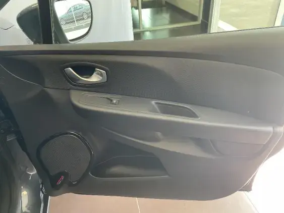 RENAULT CLIO IV - voiture d'occasion - Photo 18
