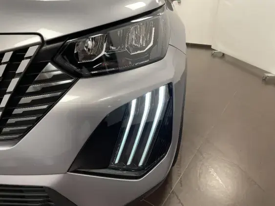 PEUGEOT 2008 II - voiture d'occasion - Photo 20