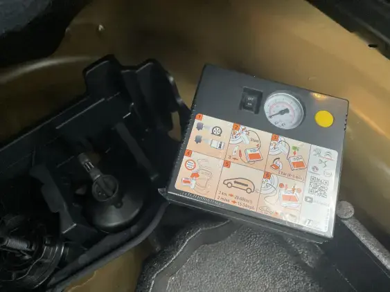 PEUGEOT 2008 - voiture d'occasion - Photo 17