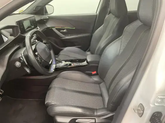 PEUGEOT 2008 II - voiture d'occasion - Photo 18