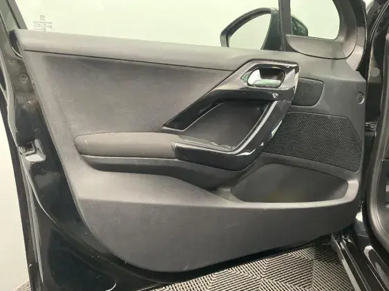 PEUGEOT 208 - voiture d'occasion - Photo 18