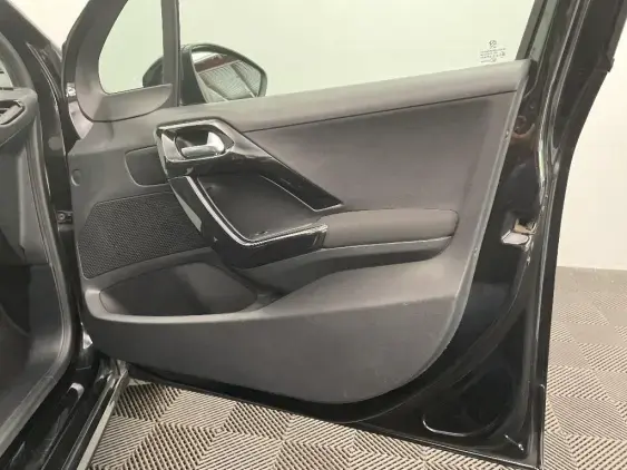 PEUGEOT 208 - voiture d'occasion - Photo 19