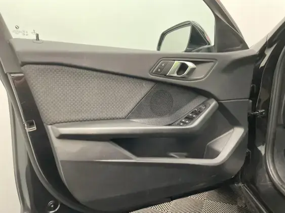 BMW SERIE 1 F40 - voiture d'occasion - Photo 19