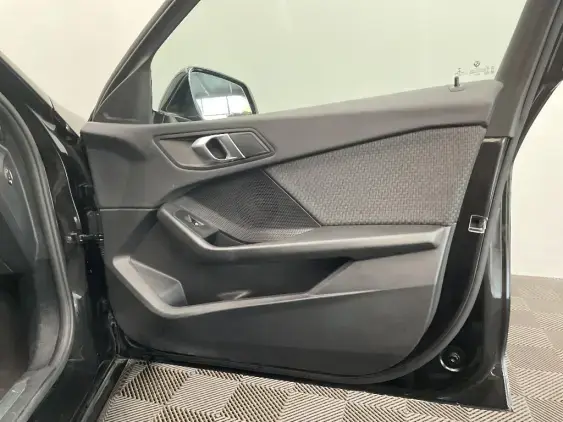 BMW SERIE 1 F40 - voiture d'occasion - Photo 20