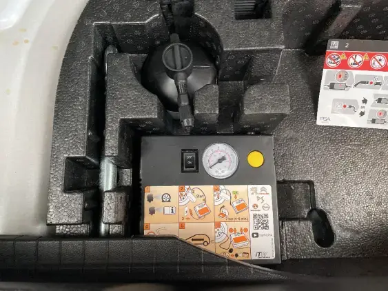 PEUGEOT 2008 ELECTRIQUE II - voiture d'occasion - Photo 17