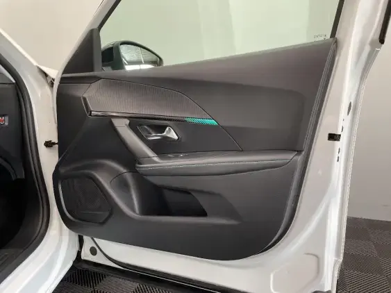 PEUGEOT 2008 ELECTRIQUE II - voiture d'occasion - Photo 20