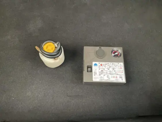 PEUGEOT 208 BUSINESS R II - voiture d'occasion - Photo 17