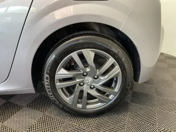 PEUGEOT 208 BUSINESS R II - voiture d'occasion - Photo 24