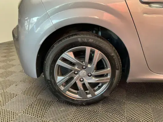 PEUGEOT 208 BUSINESS R II - voiture d'occasion - Photo 25