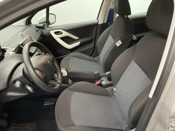 PEUGEOT 208 BUSINESS R II - voiture d'occasion - Photo 17