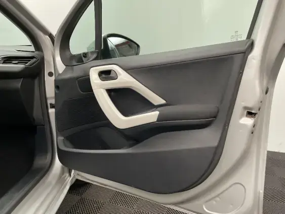 PEUGEOT 208 BUSINESS R II - voiture d'occasion - Photo 19