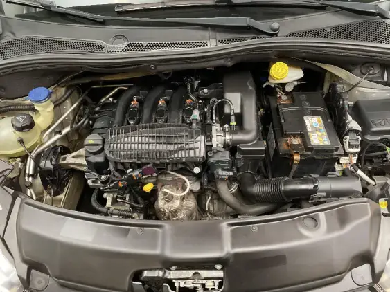 PEUGEOT 208 BUSINESS R II - voiture d'occasion - Photo 20