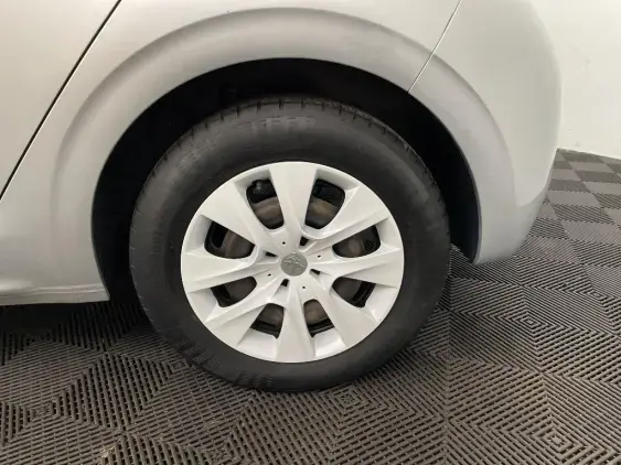 PEUGEOT 208 BUSINESS R II - voiture d'occasion - Photo 23