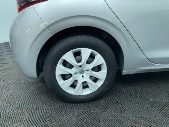 PEUGEOT 208 BUSINESS R II - voiture d'occasion - Photo 24