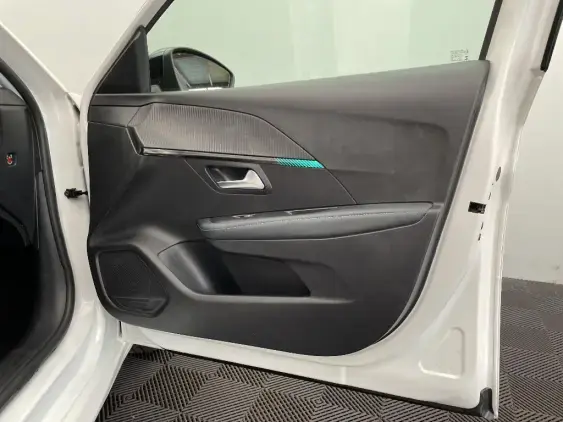 PEUGEOT 208 BUSINESS R II - voiture d'occasion - Photo 20