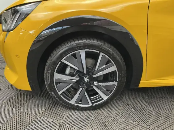 PEUGEOT 208 BUSINESS R II - voiture d'occasion - Photo 23