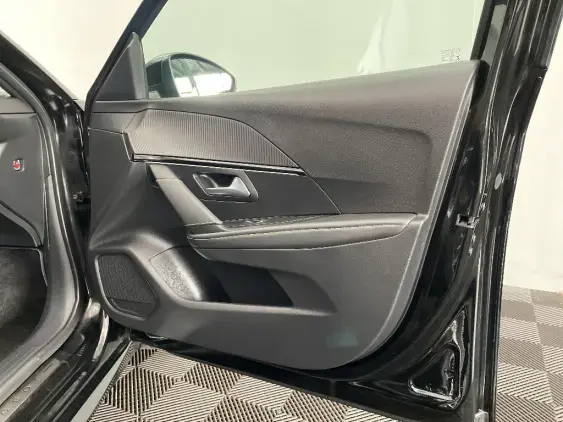 PEUGEOT 208 BUSINESS R II - voiture d'occasion - Photo 20