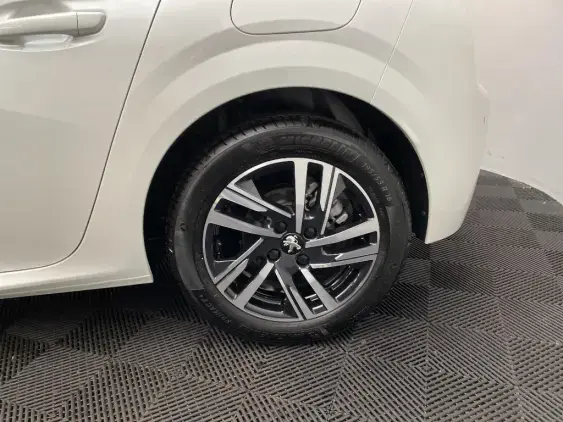 PEUGEOT 208 BUSINESS R II - voiture d'occasion - Photo 24