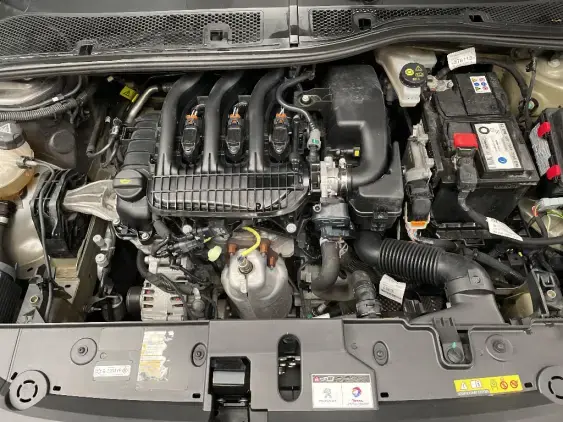 PEUGEOT 208 BUSINESS R II - voiture d'occasion - Photo 20