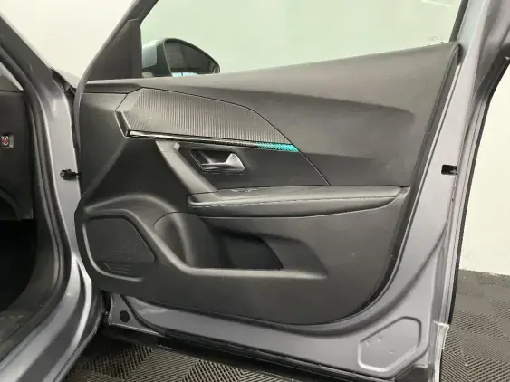 PEUGEOT 2008 II - voiture d'occasion - Photo 20