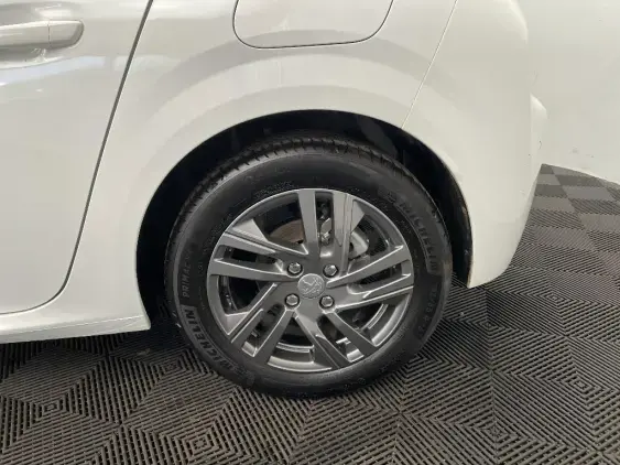 PEUGEOT 208 BUSINESS R II - voiture d'occasion - Photo 24