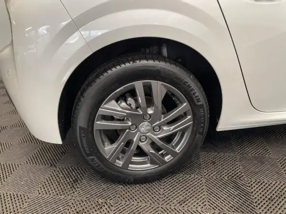 PEUGEOT 208 BUSINESS R II - voiture d'occasion - Photo 24