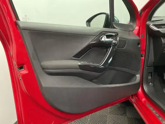 PEUGEOT 208 - voiture d'occasion - Photo 19