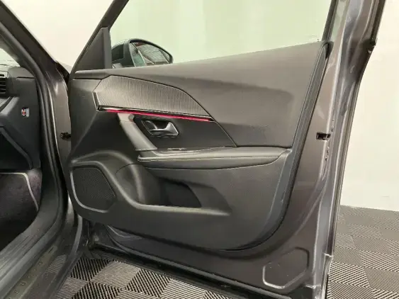 PEUGEOT 2008 II - voiture d'occasion - Photo 20