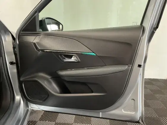 PEUGEOT 208 BUSINESS R II - voiture d'occasion - Photo 20