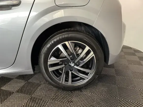 PEUGEOT 208 BUSINESS R II - voiture d'occasion - Photo 24