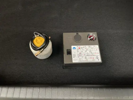 PEUGEOT 208 BUSINESS R II - voiture d'occasion - Photo 17