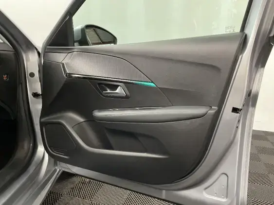 PEUGEOT 208 BUSINESS R II - voiture d'occasion - Photo 20