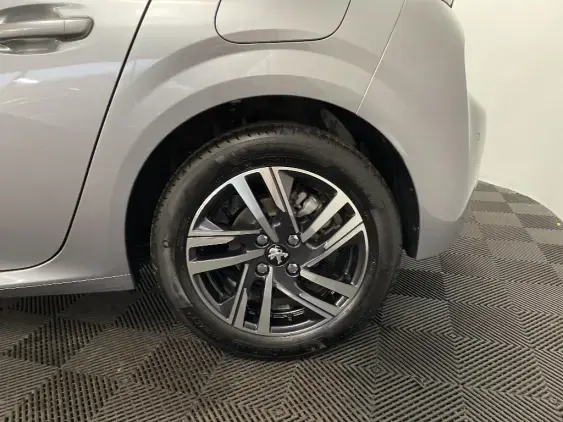 PEUGEOT 208 BUSINESS R II - voiture d'occasion - Photo 24