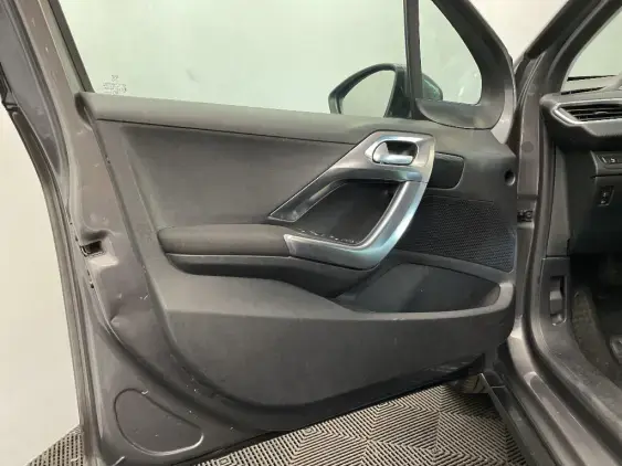 PEUGEOT 2008 - voiture d'occasion - Photo 19